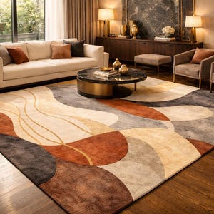 Puede incluir: Una alfombra grande con un diseño abstracto en tonos marrones, beige y grises. La alfombra presenta formas y líneas curvas, creando un aspecto moderno. La alfombra está en un salón con un sofá, sillas y una mesa de centro. Mide aproximadamente 200cm x 300cm.