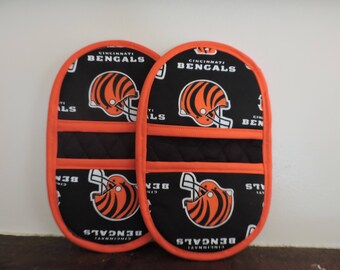 Pot Holders-Oven & Microwave Mitts-Pinchers-Cincinnati Bengals w/Orange Trim-Free Shipping