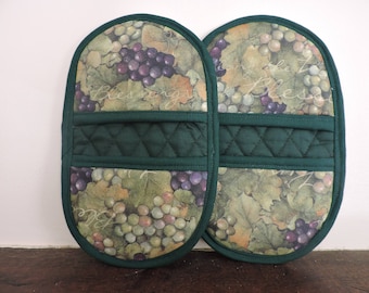 Pot Holders-Oven Mitts-Pinchers-Blessings from the Vine w/Green Trim-Free Shipping