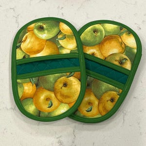 Pot Holders-Oven & Microwave Mitts-Pinchers-Yellow and Green Apples w/Green Trim-Free Shipping