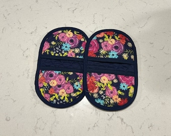 Potholders Multi color flowers with navy trim - Free Shipping with etsy