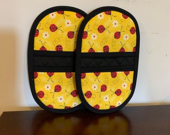 Pot Holders-Oven & Microwave Mitts-Pinchers-Ladybugs with Black Trim-Free Shipping