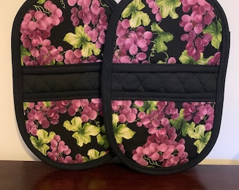 Oven Mitts-Microwave Mitts-Pot Holders-Pinchers-Grapes with Black Trim-Free Shipping