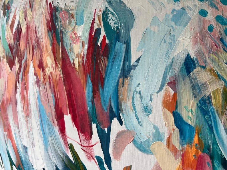 Pode incluir: Uma pintura abstrata com pinceladas espessas e texturizadas numa paleta vibrante de vermelho profundo, azul-petr&oacute;leo, azul-claro, branco e rosa suave. A composi&ccedil;&atilde;o exibe uma aplica&ccedil;&atilde;o de tinta em camadas com t&eacute;cnicas de impasto vis&iacute;veis.