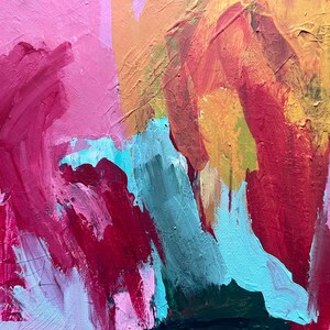 Puede incluir: Pintura abstracta con pinceladas audaces en tonos rosa, rojo, naranja, amarillo y turquesa. La obra presenta una superficie texturizada con capas de pintura visibles, creando una composici&oacute;n din&aacute;mica y expresiva. La paleta de colores es vibrante y en&eacute;rgica.