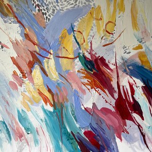 Puede incluir: Pintura abstracta con un fondo blanco texturizado y pinceladas coloridas. La obra presenta tonos de azul, amarillo, rojo y rosa, creando una composici&oacute;n din&aacute;mica y expresiva. La pintura tiene una est&eacute;tica moderna.