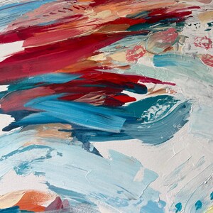 Pode incluir: Uma pintura abstrata sobre tela com pinceladas espessas e texturizadas em tons vibrantes de vermelho, azul-petr&oacute;leo profundo, azul-claro e p&ecirc;ssego suave. A composi&ccedil;&atilde;o exibe uma aplica&ccedil;&atilde;o de tinta em camadas com marcas de impasto vis&iacute;veis.