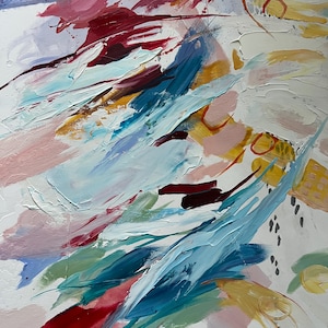 Puede incluir: Pintura abstracta con un fondo blanco texturizado y audaces pinceladas en tonos de rojo, azul, amarillo, rosa y verde. La obra presenta una composici&oacute;n din&aacute;mica con colores superpuestos y textura visible, creando una sensaci&oacute;n vibrante y en&eacute;rgica.