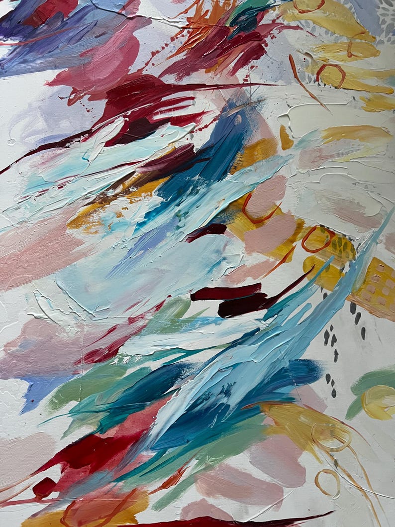 Puede incluir: Pintura abstracta con un fondo blanco texturizado y audaces pinceladas en tonos de rojo, azul, amarillo, rosa y verde. La obra presenta una composici&oacute;n din&aacute;mica con colores superpuestos y textura visible, creando una sensaci&oacute;n vibrante y en&eacute;rgica.