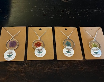 Handgemachte Harz Wildblumen Anhänger Halskette - Queen Anne’s Lace, Silberkette