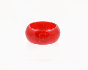 Vintage Cherry Red Bakelite Ring - Classic Marbleized Red Ring - 2.3 Grams - Size 7 1/2