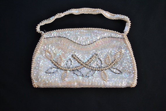 la regale clutch purse