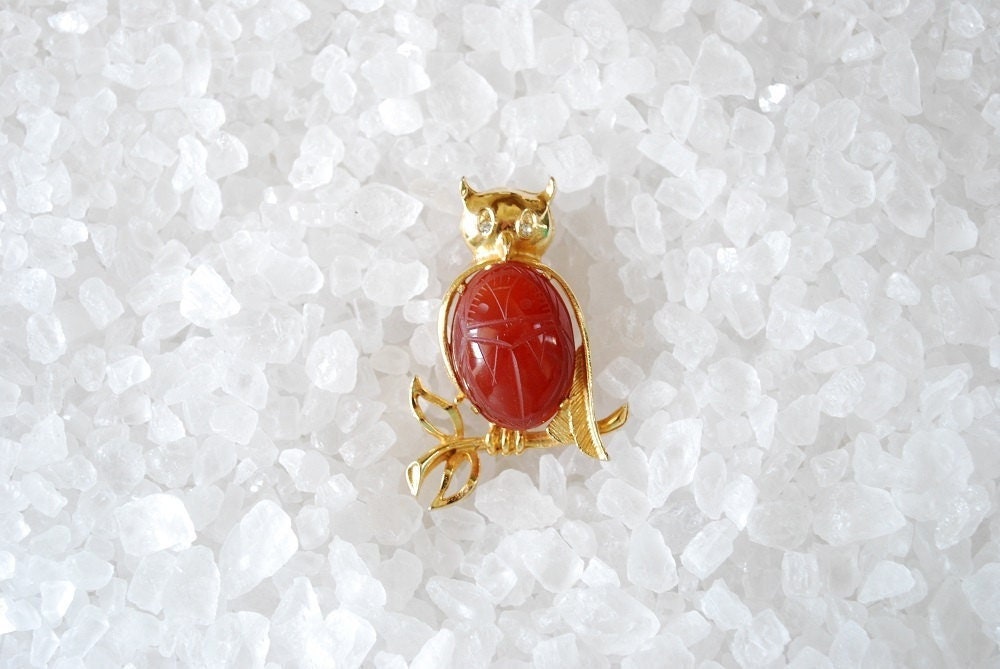 Vintage Scarab Owl Brooch - Jelly Belly Cabochon Stone - Gold Tone - 1970's
