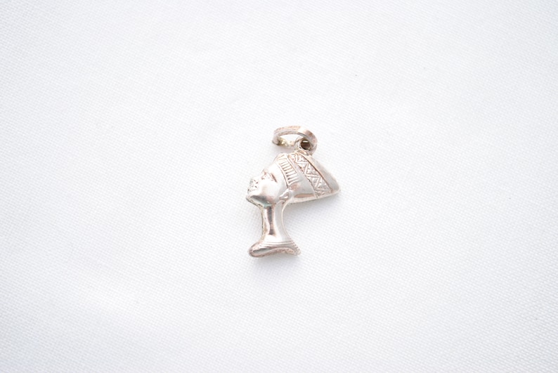 925 Italy Silver 1960/'s Egyptian Revival Style Travel Souvenir Charm Vintage Queen Nefertiti Profile Charm Small Pendant