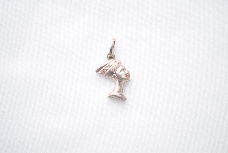925 Italy Silver 1960/'s Egyptian Revival Style Travel Souvenir Charm Vintage Queen Nefertiti Profile Charm Small Pendant