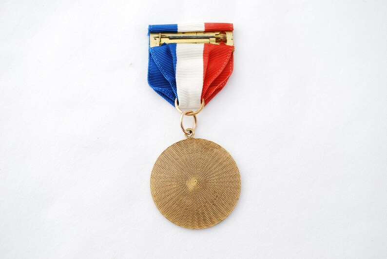 Red White and Blue Ribbon Vintage Century of Physical Fitness Amos Alonzo Stagg Medal Gold Tone Metal