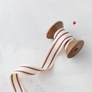 Nastro in misto cotone a doppia striscia rosso bordeaux intenso + naturale • 5/8"
