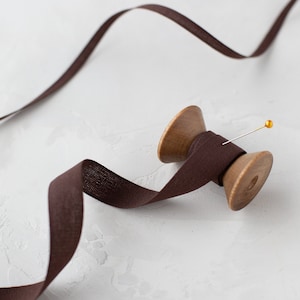 Schokobraunes, eng gewebtes Baumwollband • 1/4" • 5/8"