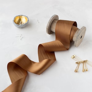 Warmes braunes doppelseitiges Satinband • 3,5" • 6,3cm • 3"_ • 4"