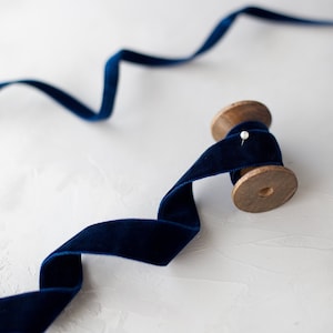 Diep marineblauw dubbelzijdig Zwitsers fluwelen lint • 3/16" • 3/8" • 5/8" • 7/8" • 1,5" • 2"