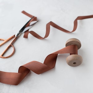 Handgefärbtes Habutai Seidenband in warmem Braun • 1/4" • 1/2" • 3.25"
