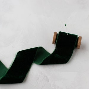 Dunkelgrünes Samtband mit Fransen (3 Meter) • 3,2cm • 2"