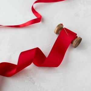 Scharlachrotes Satinband: Seidig weich, japanisch • 3/8 • 1/4 • 3/8 • 1/2 • 5/8 • 3/4 • 2.5 • 2 • 7