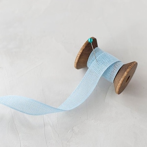Fita de algodão italiano de trama solta azul suave • 1/2"