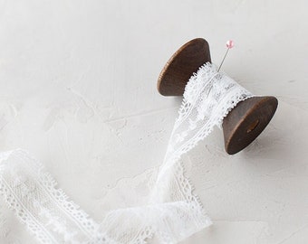 White Scalloped-Edge Floral Lace Ribbon • 1"