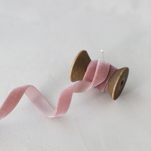 Cinta de terciopelo de rayón japonés rosa empolvado • 1/8" • 1/4" • 3/8" • 1/2" • 3/4" • 1"
