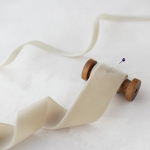 Cinta de terciopelo suizo beige rubio • 1/8" • 1/4" • 3/8" • 5/8" • 7/8" • 1.5" • 2"