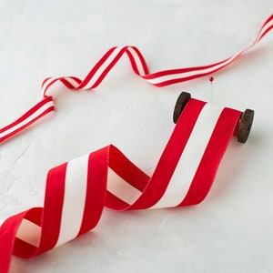 Rood + crèmekleurig grosgrain lint met vetgedrukte strepen • 5/8" • 2"