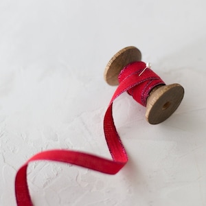 Nastro di cotone italiano con bordo metallico rosso + vino di bacche • 3/8"