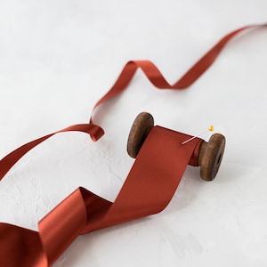 Ruby Rost Satinband: Samtweich, Japanisch • 3/8 • 1/4 • 3/8 • 1/2 • 5/8 • 3/4 • 25 • 4,5 • 2 • 7cm