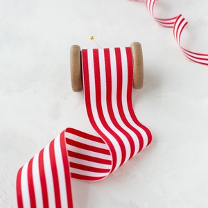 Rood + wit gestreept grosgrain lint • 3/8" • 5/8" • 7/8" • 1,5" • 2,25"