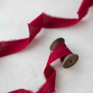 Nastro con bordo sfilacciato in misto lino e cotone rosso scarlatto • 1" • 1,5"