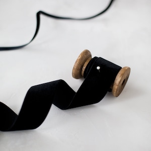 Ruban Velours Suisse Noir • 1/8" • 1/4" • 3/8" • 5/8" • 7/8" • 1,5" • 2" • 2,75" • 4"