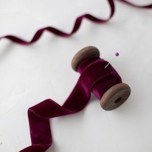Bessenwijnbordeaux dubbelzijdig Zwitsers fluwelen lint • 3/16" • 3/8" • 5/8" • 7/8" • 1,5" • 2"