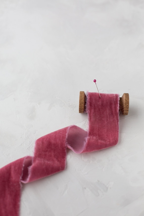 VELVET SCRUNCHIE BALLERINA ROSE VELVET SCRUNCHIE BALLERINA ROSE
