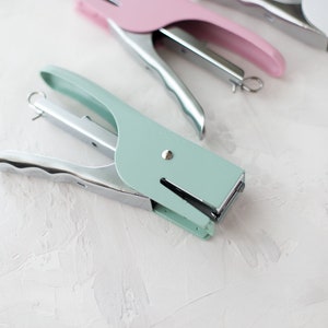 Vintage Style Hand-Held Metal Stapler w/ Staples Light Blue / Black / Cream / Dusty Pink / Vintage Green image 3