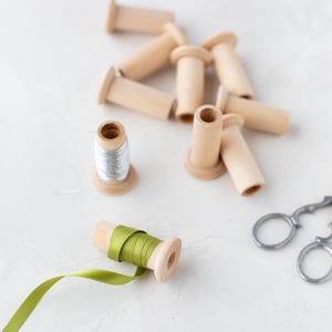 Empty Small Vintage Wood Thread Spool • Single