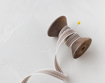 Brązowo-biała wstążka grosgrain w paski • 3/8"
