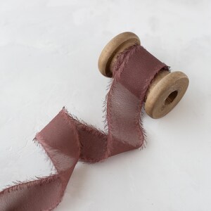 Bordeauxrood gerafelde franjerand Italiaans chiffonlint van imitatiezijde • 1,5"
