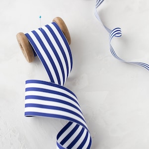 Koningsblauw + wit gestreept grosgrain lint • 3/8" • 5/8" • 7/8" • 1,5" • 2,25"