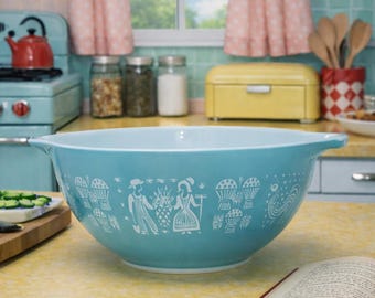 Vintage Turquoise Pyrex Mixing Bowl — Rare Large Size, Mid‑Century Modern, c. 1957–1968