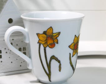 Handbemalte Narzissen Tasse aus Porzellan