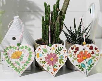 Handbemalte florale hängende Holzherzen, Volkskunstdekor, 3er-Set