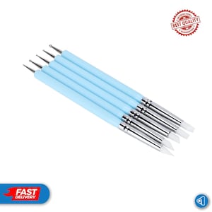 Pode incluir: Um conjunto de cinco ferramentas de pontilhismo azul claro de dupla extremidade com detalhes em metal prateado e pontas de silicone brancas. As ferramentas estão dispostas diagonalmente. A imagem inclui um selo "Best Quality Guaranteed".