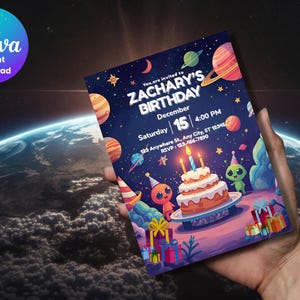 Peut inclure: Une invitation d'anniversaire colorée sur le thème de l'espace. L'invitation présente des planètes, des étoiles et des extraterrestres de dessins animés. Le texte indique "ZACHARY'S BIRTHDAY" avec la date et l'heure. Un gâteau avec des bougies est également représenté.
