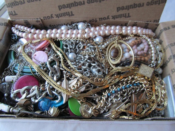 20+ lb wearable Mystery jewelry lot, all good con… - image 10